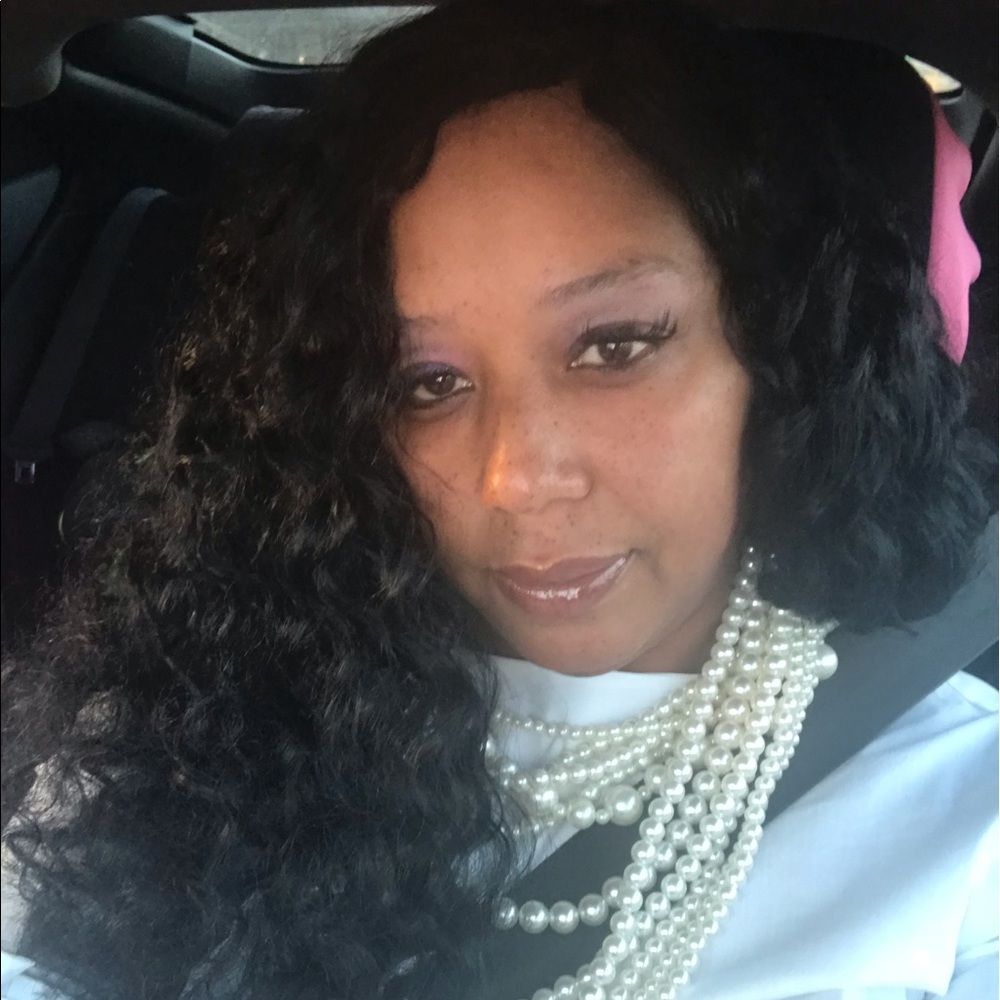 Meet your Posher, Dionne